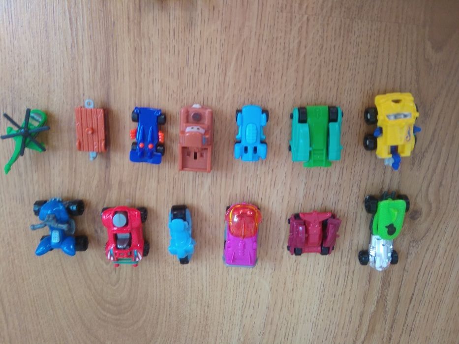 Zabawki z kinderniespodzianek auta i inne