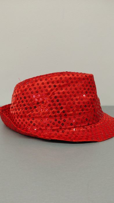 Капелюх з паєтками