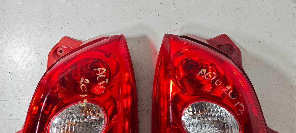 SUZUKI ALTO VII 2013 ROK Lewa i Prawa Lampa lewy i prawy tył