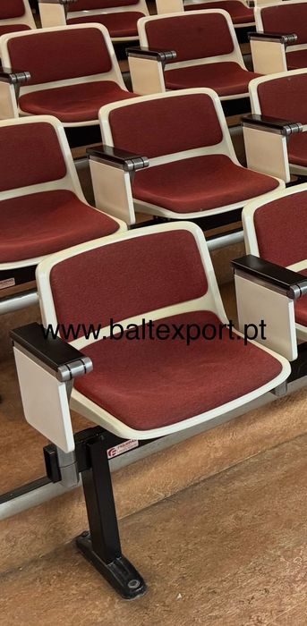 Cadeira de Auditório com Palmatória e Revestimento Tecido Usadas