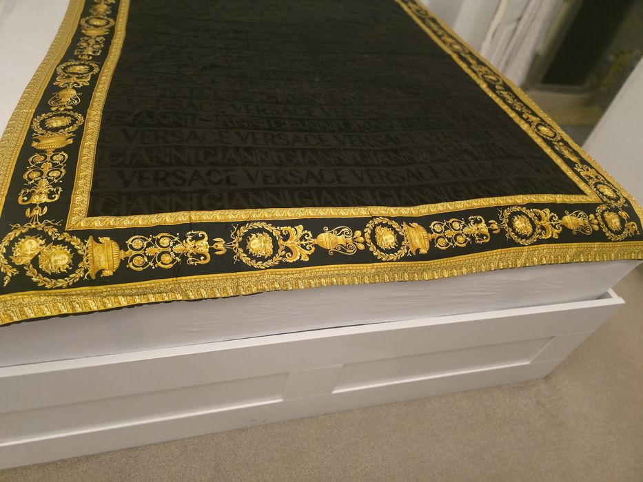 Nowy koc, pled Versace