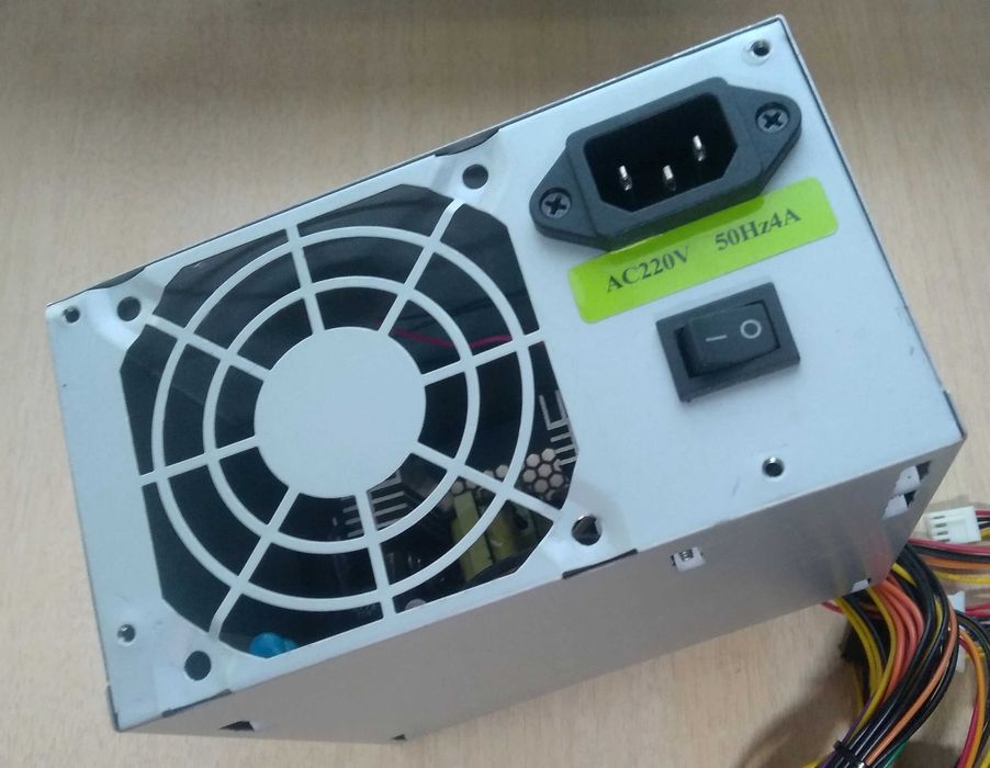 Блок питания DeLux 400W, без кулера. Возм. обмен на продукты питания.