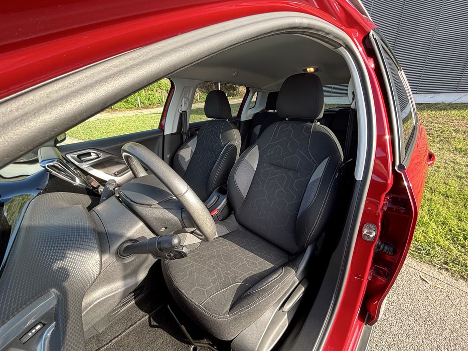 Peugeot 2008 1.2 — photo 5