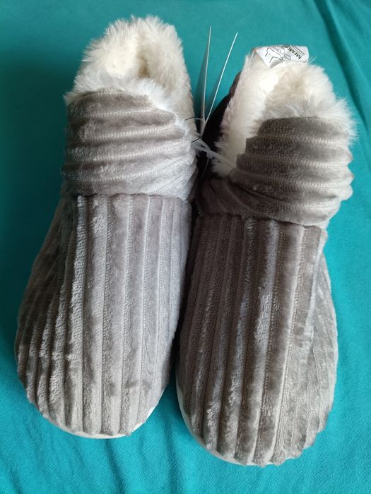 Kapcie damskie ciepłe  r.39 nowe