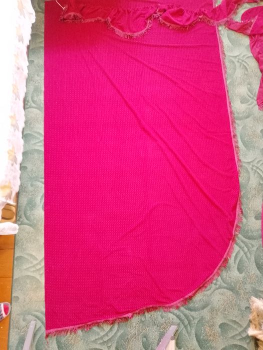 Штори червоні ..