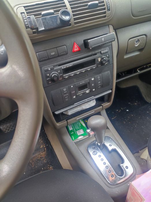 Vendo Audi A1 caixa automática  muito resistente  BOM.