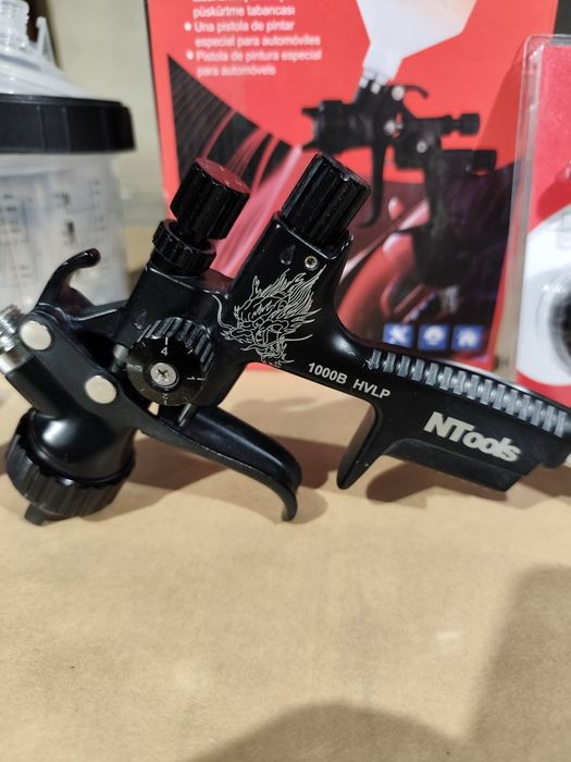 Краскопульт з двома дюзами