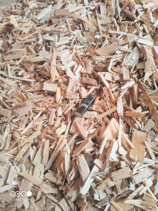 Zrębka drzewna zrębki drzewne ozdobne do ogrodu opałowe pod borówkę