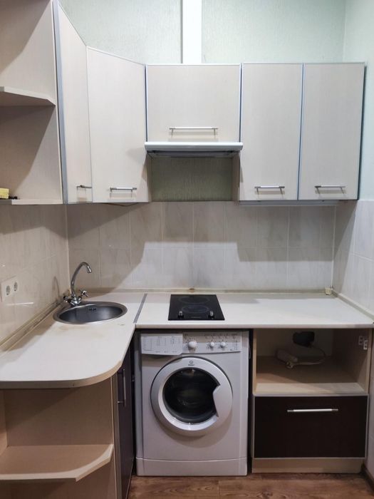 Продам 1 к.кв. Добровольцев 5, метро Метростроителей