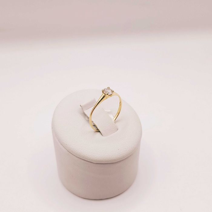 Złoty pierścionek pr. 585 - Zaręczynowy z oczkiem 0,85g. | r.12