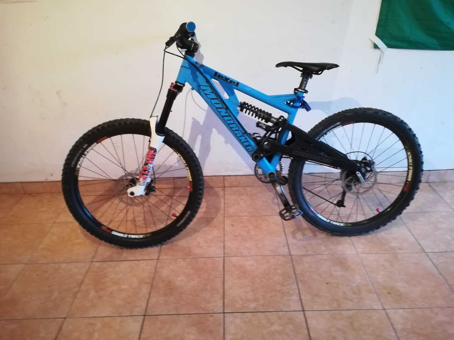 Bicicleta Downhill Mondraker Level