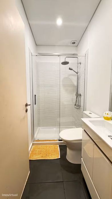 Apartamento com jardim e despesas incluidas