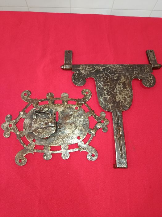 Fechadura grande antiga para arca ou baú