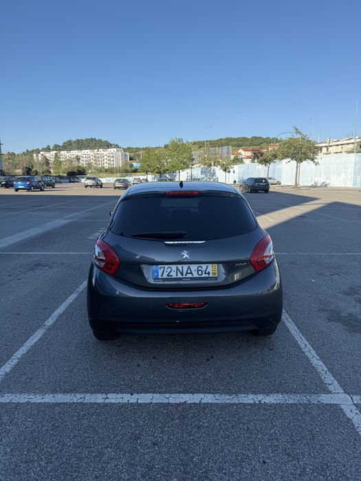 Peugeot 208 Hdi - 2012