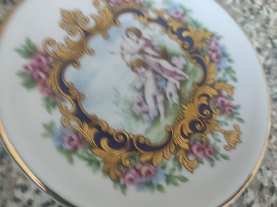 Guarda Jóias e uma caneca