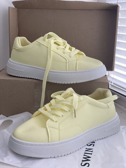 Жіночі кросівки весна/літо