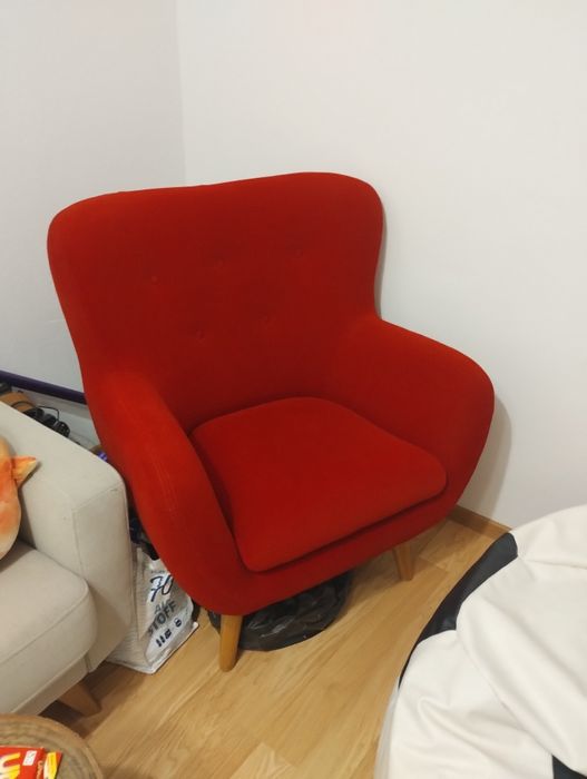 Fotel z Agaty w czerwonym kolorze