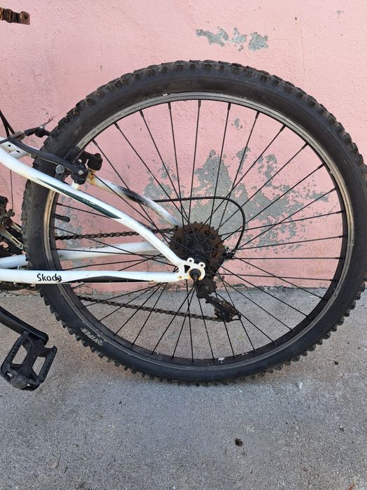 Bicicleta skoda com suspensão
