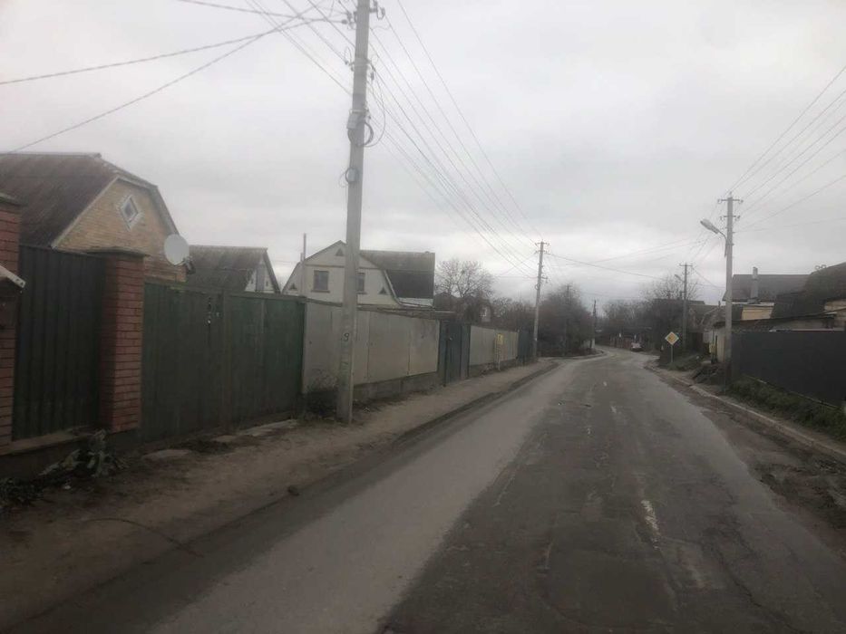 Ділянка 7 сот з будинком у с.Хотів по вул.Шевченка.