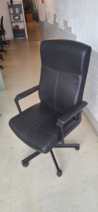 Cadeiras & Candeeiros de Mesa - Liquidição de Escritório