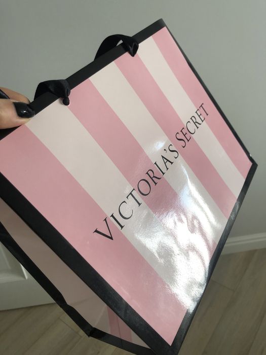 Подарунковий пакет Victoria’s Secret в смужку 28х23см