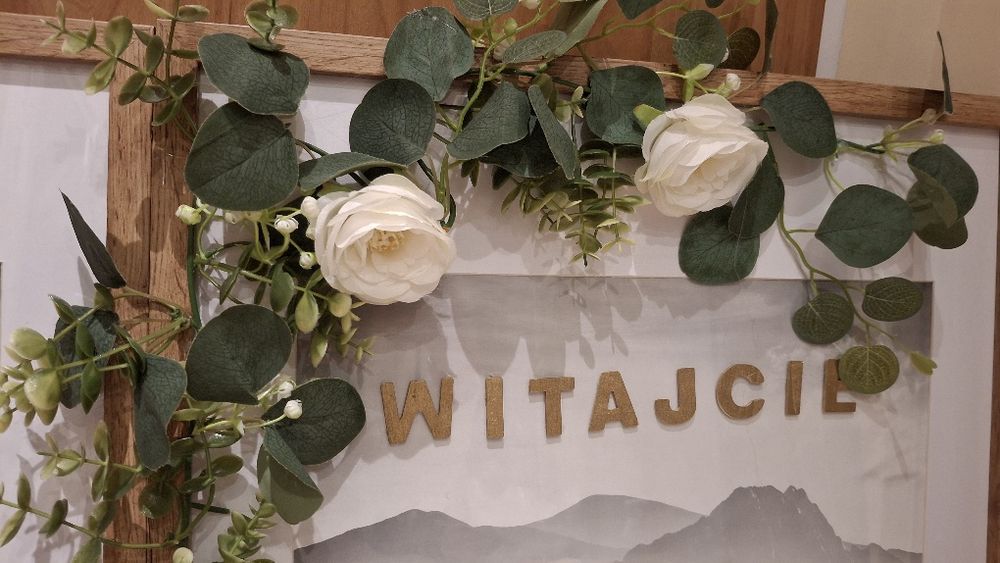 Tablica powitalna witajcie w naszej bajce plan stołów