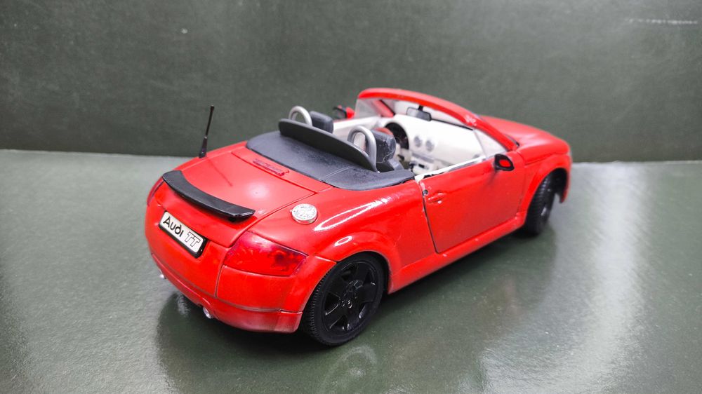 Модель 1:18 Audi TT Roadster, Maisto, Thailand