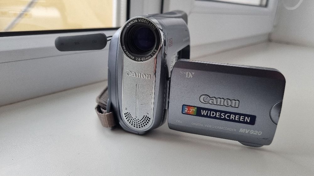 Відіокамера CANON MV920E