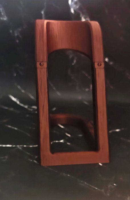 Stojak BALANS – Magiczna Półka na Butelkę Wina i Kieliszki