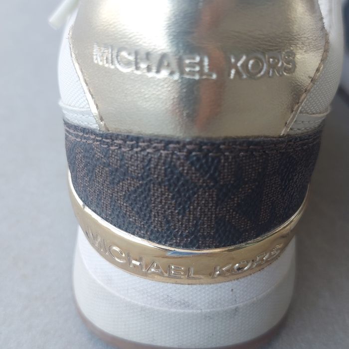 Sapatilhas Michael Kors 36, tom claro,  muito  confortaveis, semi novas.