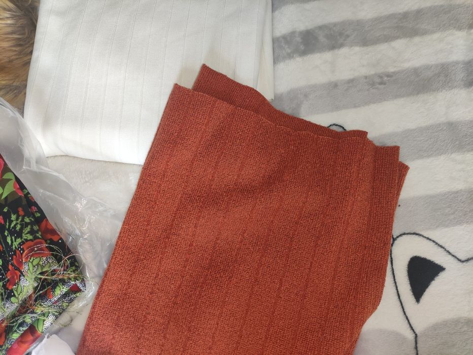 Залишки тканин,  коміри з хутра, клаптики