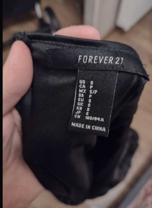 Mała czarna cekiny S