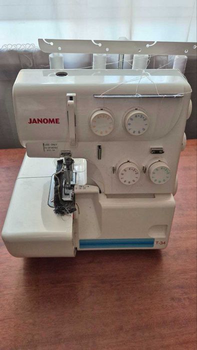Оверлок на 4 нитки Janome
