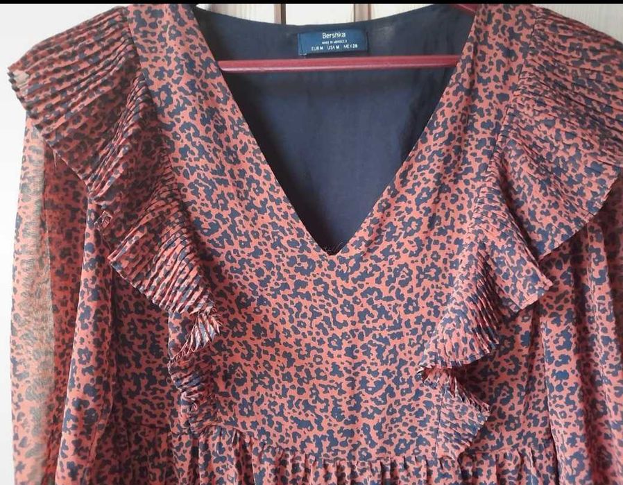 Zwiewna sukienka na każdą porę roku marki Bershka rozmiar 38