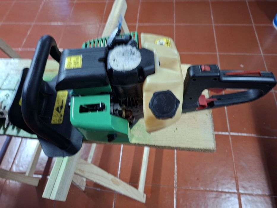 Corta sebes a gasolina