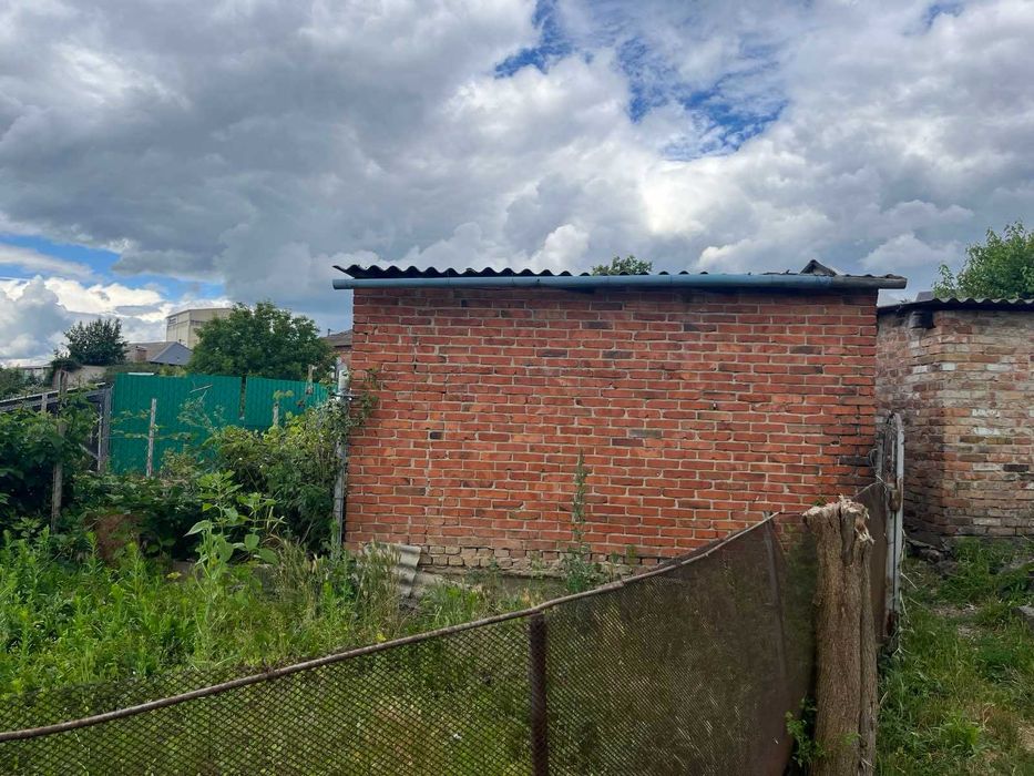 Продам капітальний гараж у місті Гайсин по вулиці Заводській