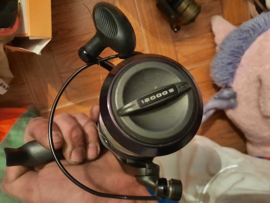 2 carretos de pesca marca fox. Bom estado