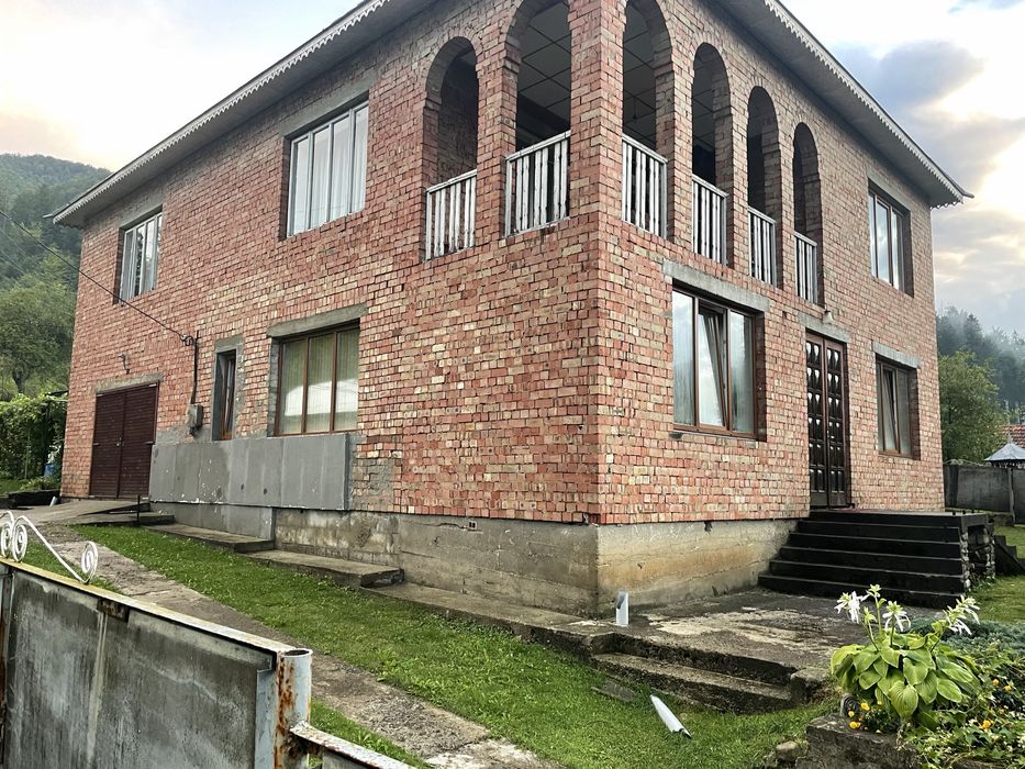 Продаж будинку в Карпатах