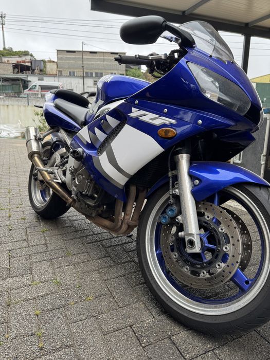 Yamaha YZF-R6 600cc 2000 | 35.000 km | Pneus novos | Precisa reparação
