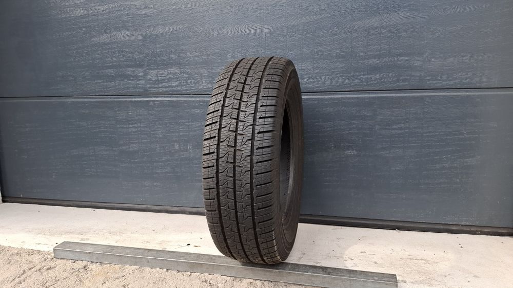 Continental 215/65 R16 C VanContact 4Season