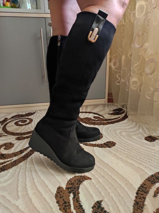 Зимові замшеві чоботи