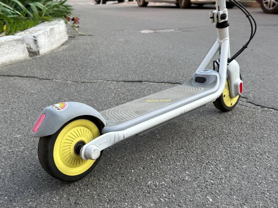 Дитячий електросамокат Segway Ninebot C10 – майже новий