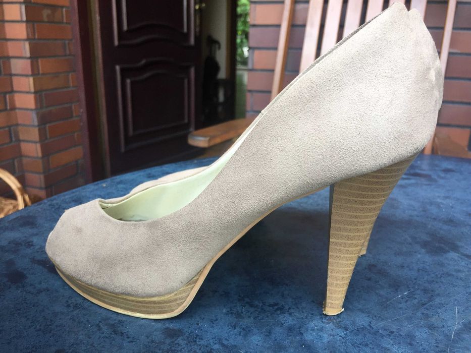Zamszowe buty na wysokim obcasie, rozmiar 40
