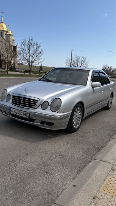 Автомобіль Mercedes - Bens