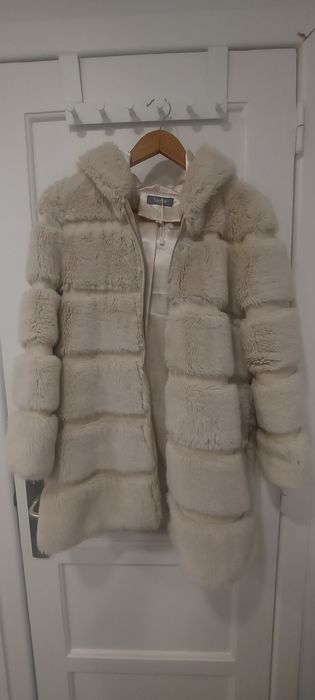 Casaco de pelo sintético bege