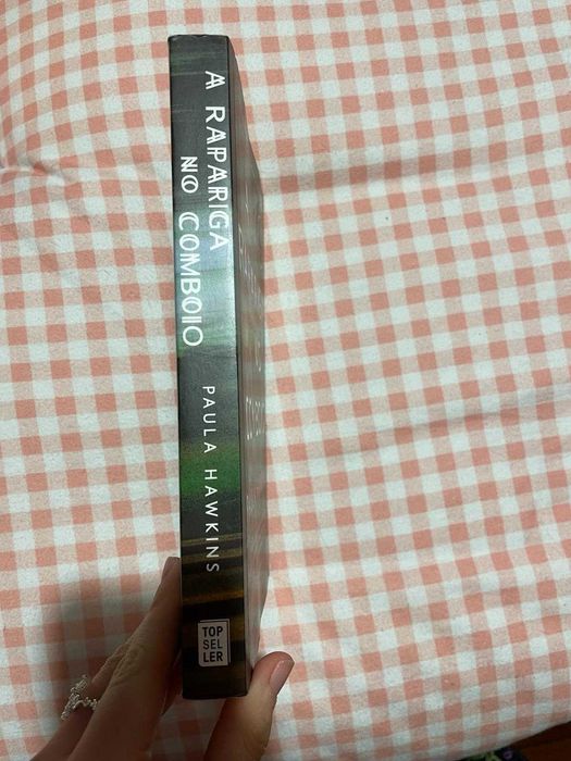 A Rapariga no comboio, de Paula Hawkins