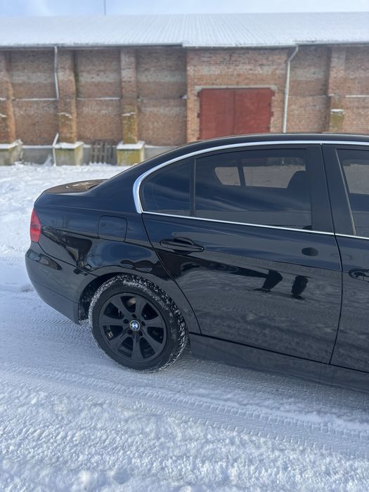 BMW e90 2.0 бенз 2005 року