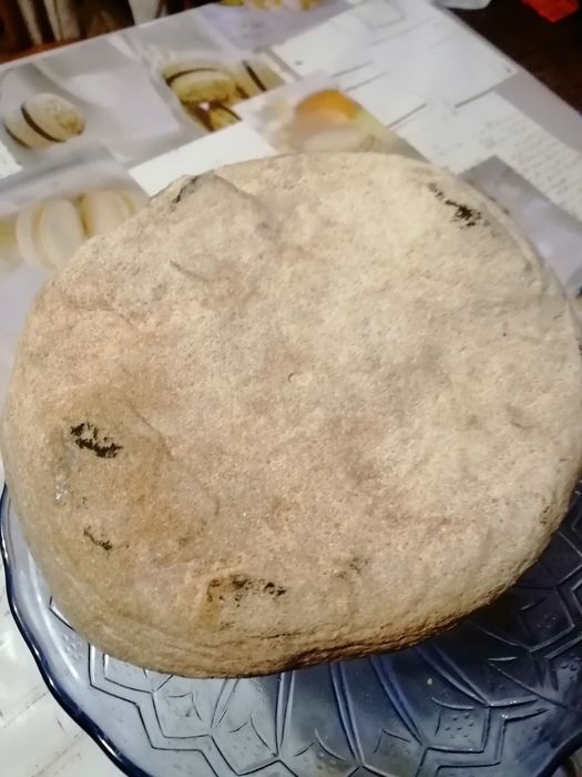 Камінь у вигляді натуральної хлібини. Створено природою! . Божий  дар!