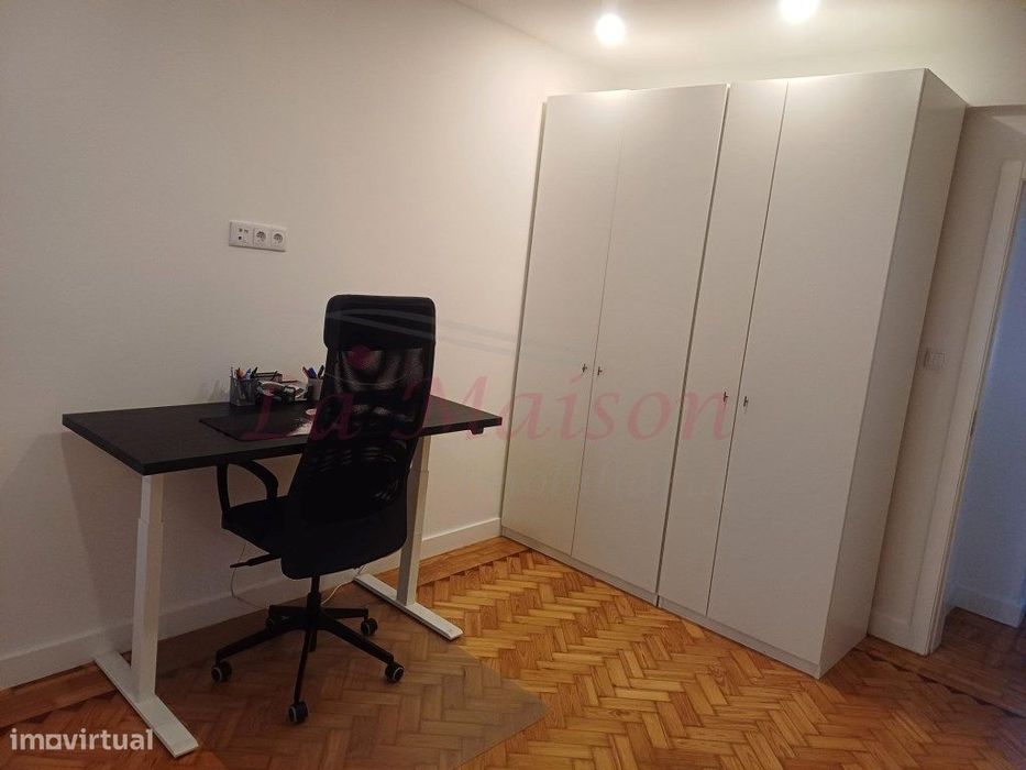 Apartamento T3 transformado em T2 em Odivelas