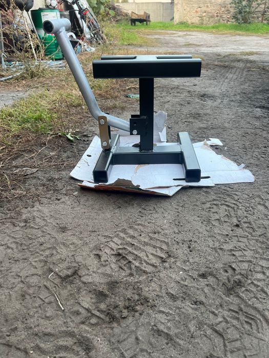 Stojak do motocykla solidny! Własnoręczna robota